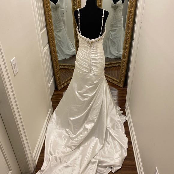 Demetrius wedding dress - Picture 4 of 9